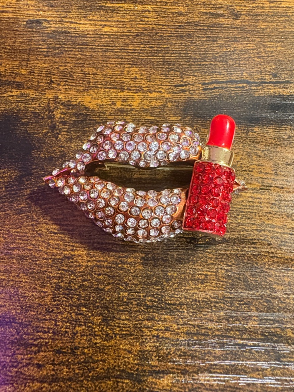 Silver Rhinestone Lip & Red Lipstick on Gold Brooch ~ NEW